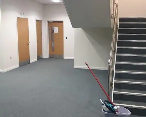 office-workplace-cleaning-4